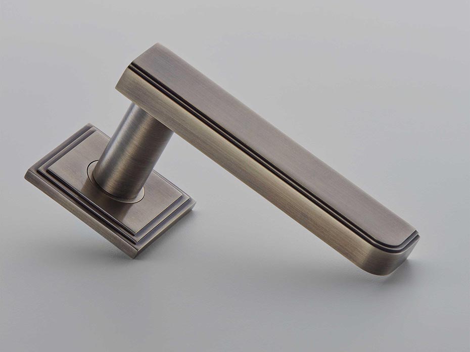 Дверная ручка на розетке Croft 190 Apex 223 графит