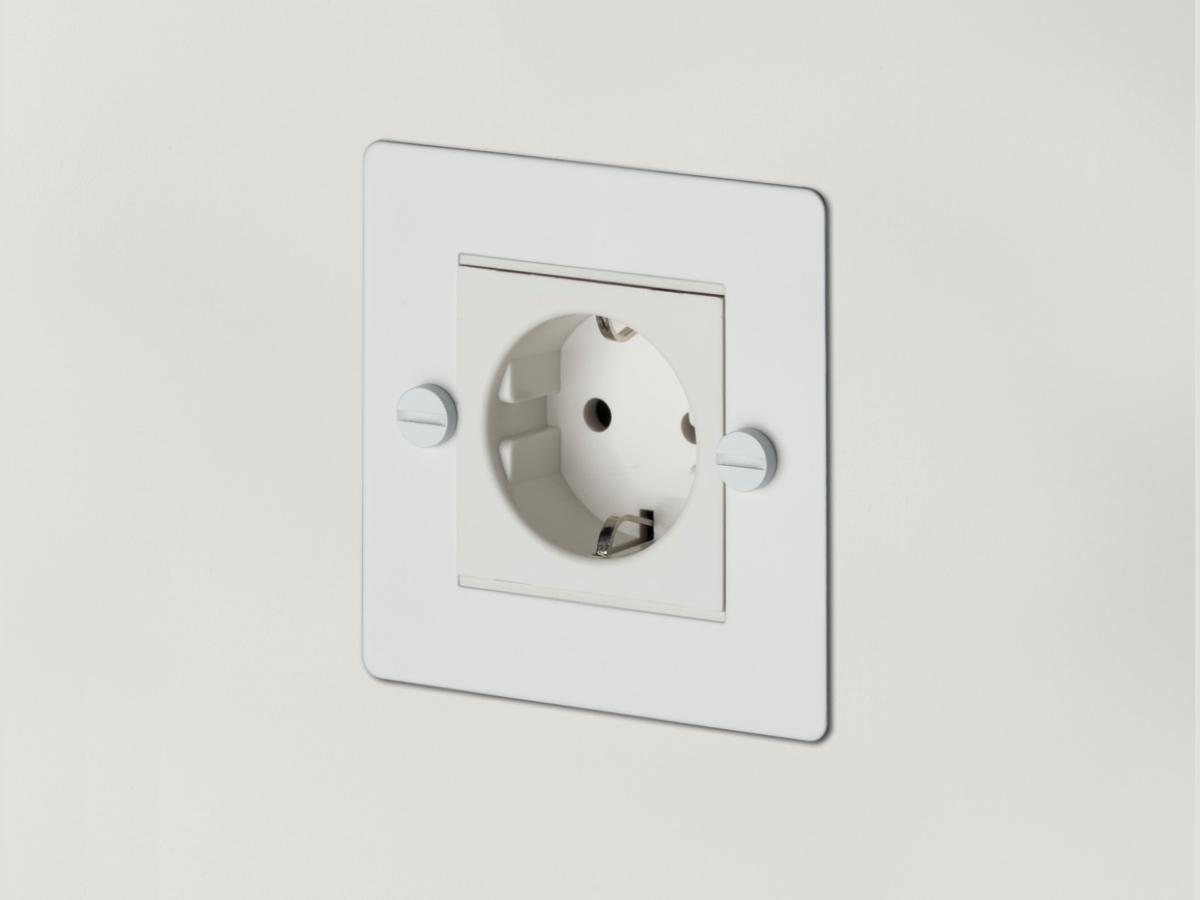 Розетка Buster & Punch одинарная 1G_Euro UK-MG-CO-1G-WH-A белый