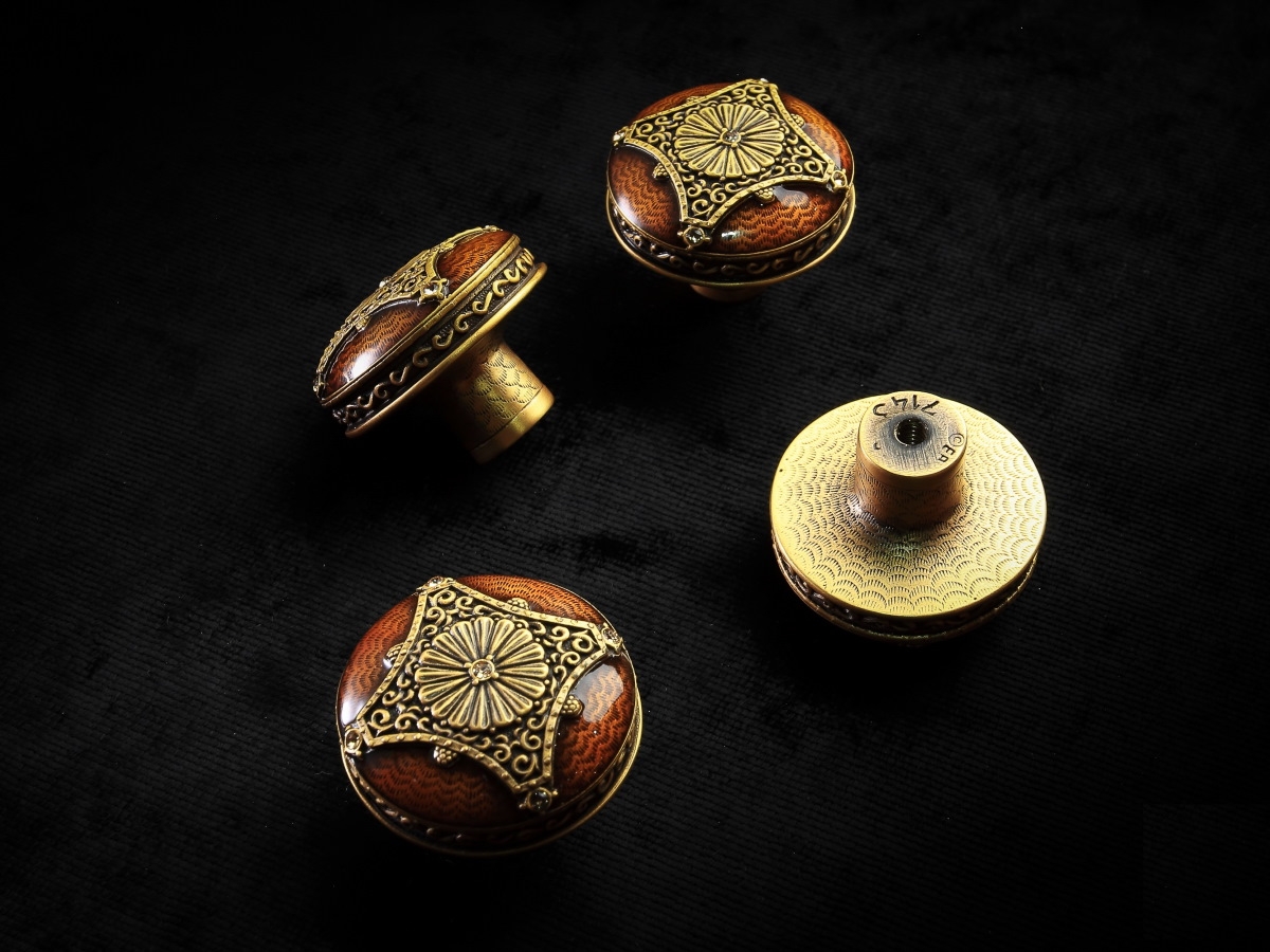 Мебельная ручка-кнопка Edgar Berebi 7143 античная латунь