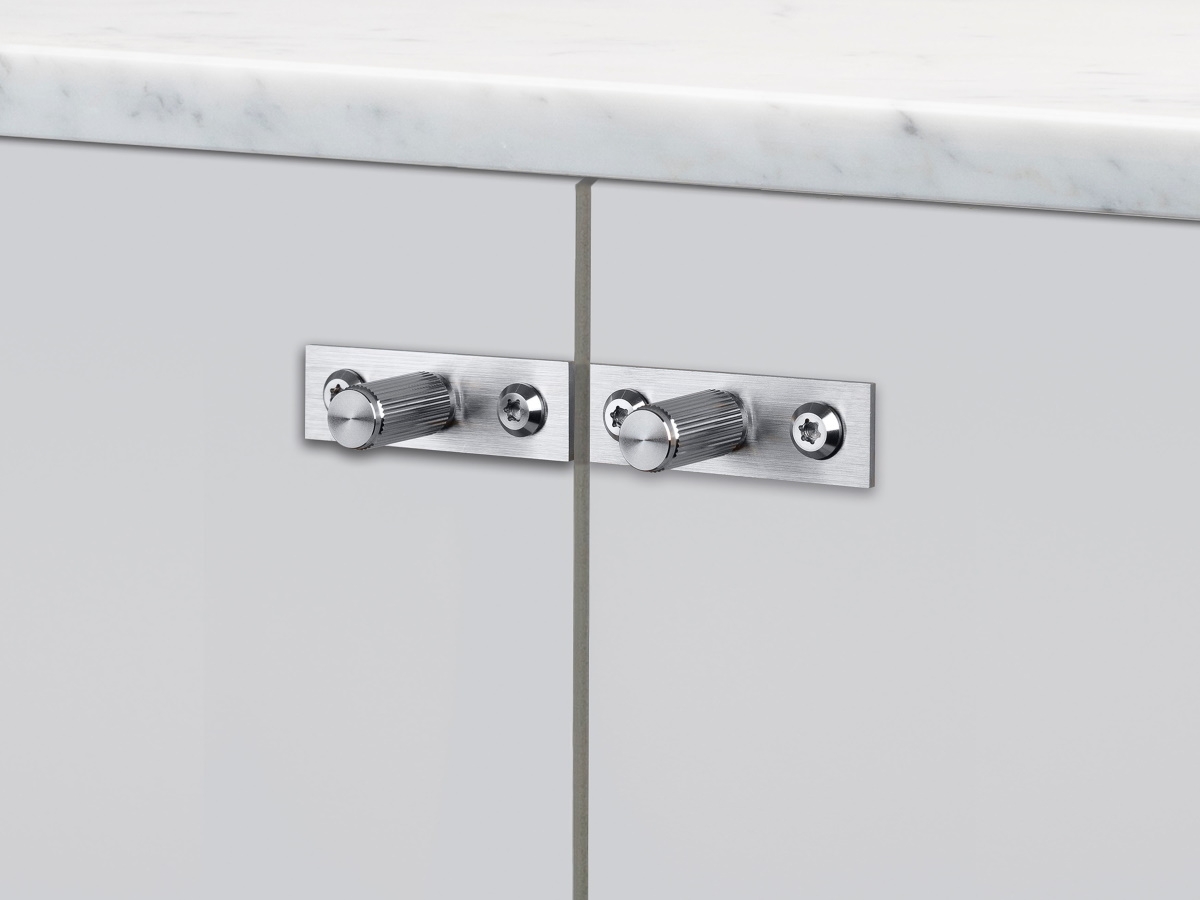 Мебельная ручка кнопка на планке Buster & Punch GFK-07320 матовый хром