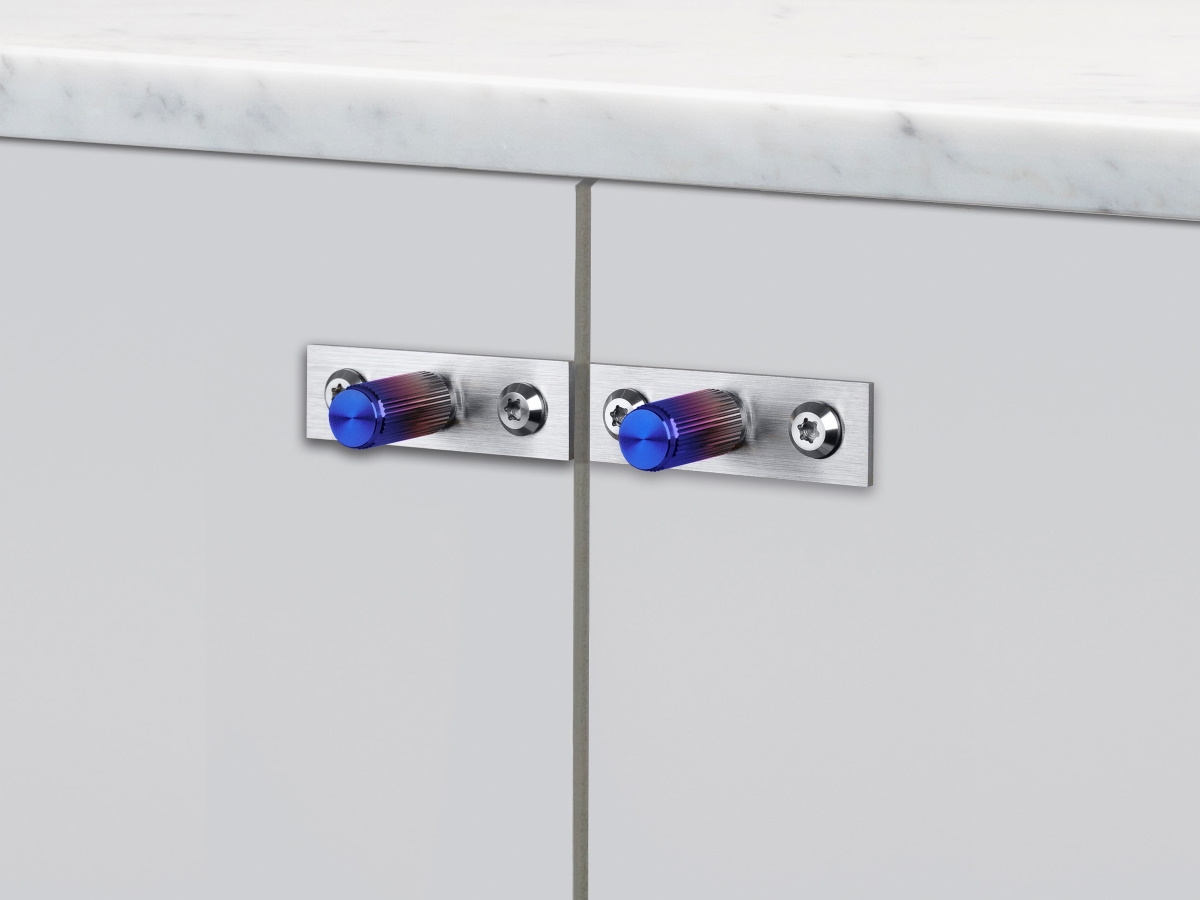 Мебельная ручка кнопка на планке Buster & Punch GFK-36439 каленая сталь