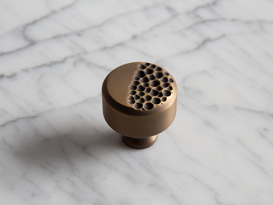 Мебельная ручка Oliver Knights Drake CH I 30 мм античная бронза