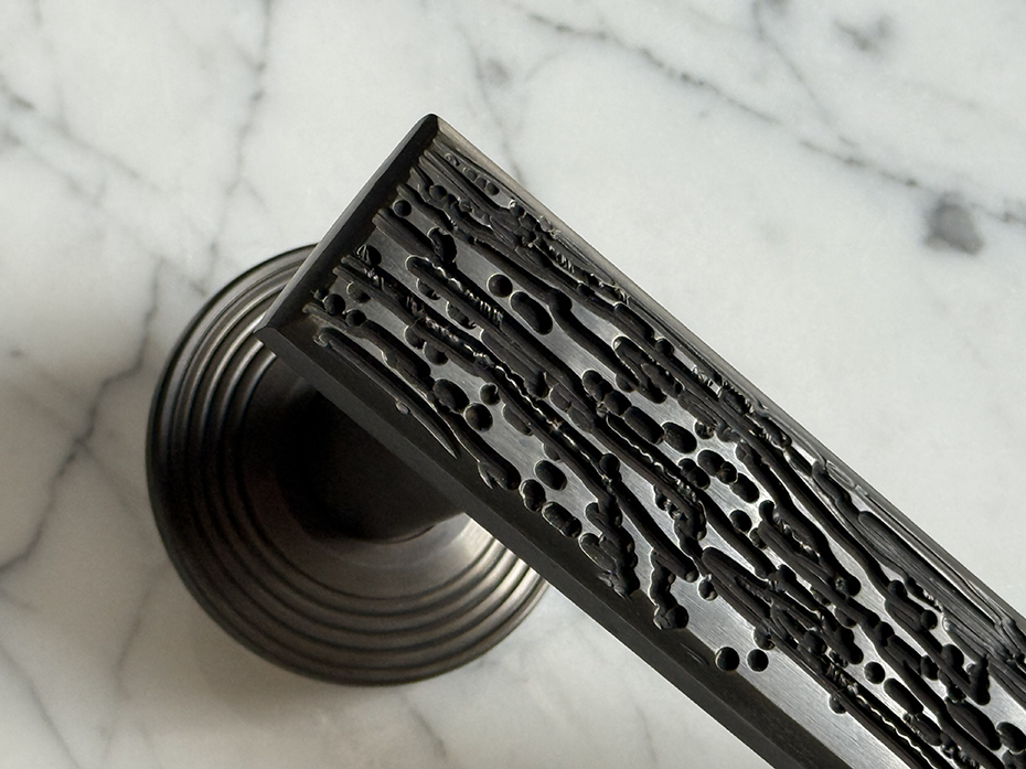 Дверная ручка на розетке Oliver Knights Serlo LH чёрная бронза