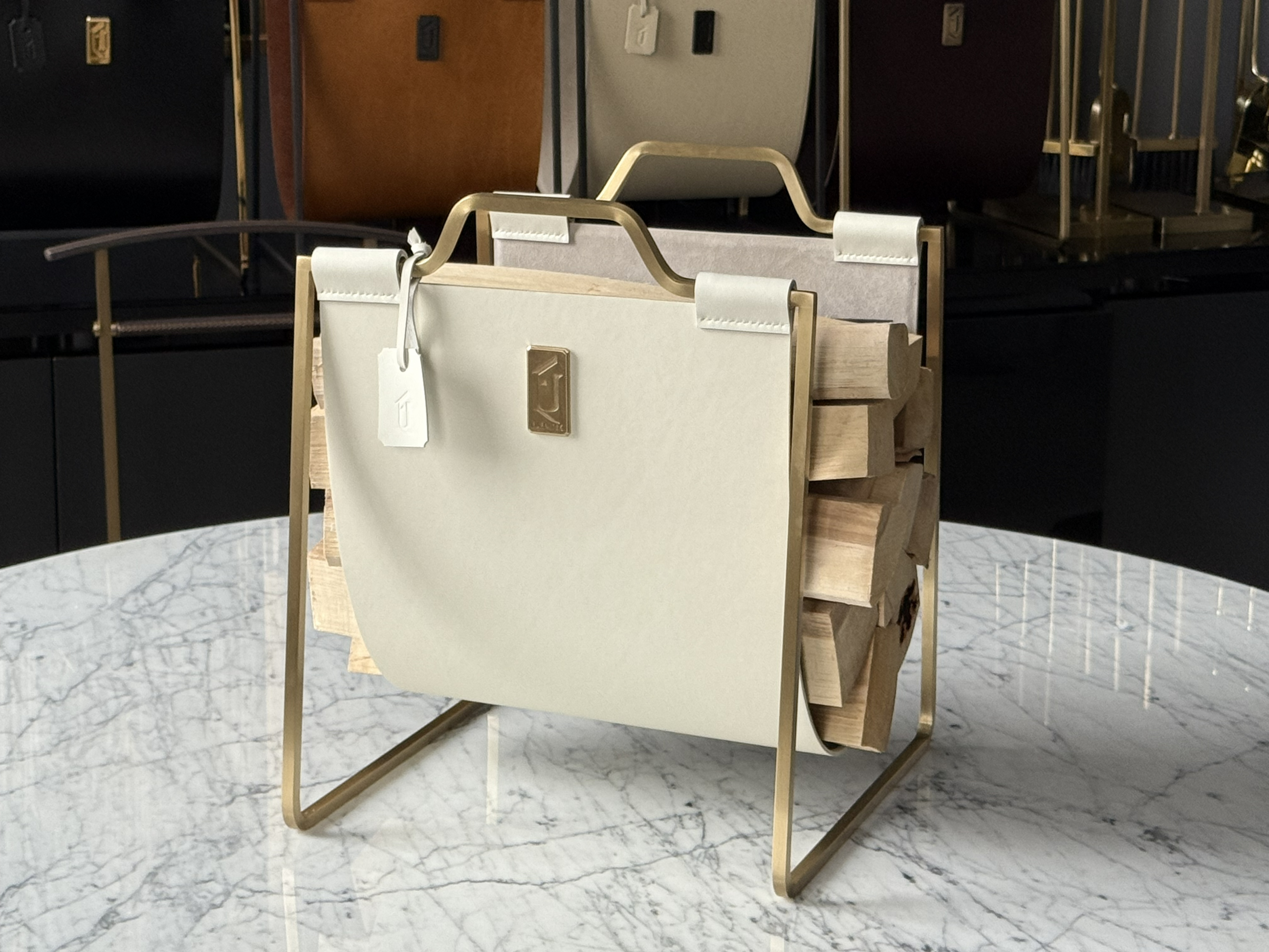 Каминный набор с дровницей FURNITEK FG-01130 матовая латунь