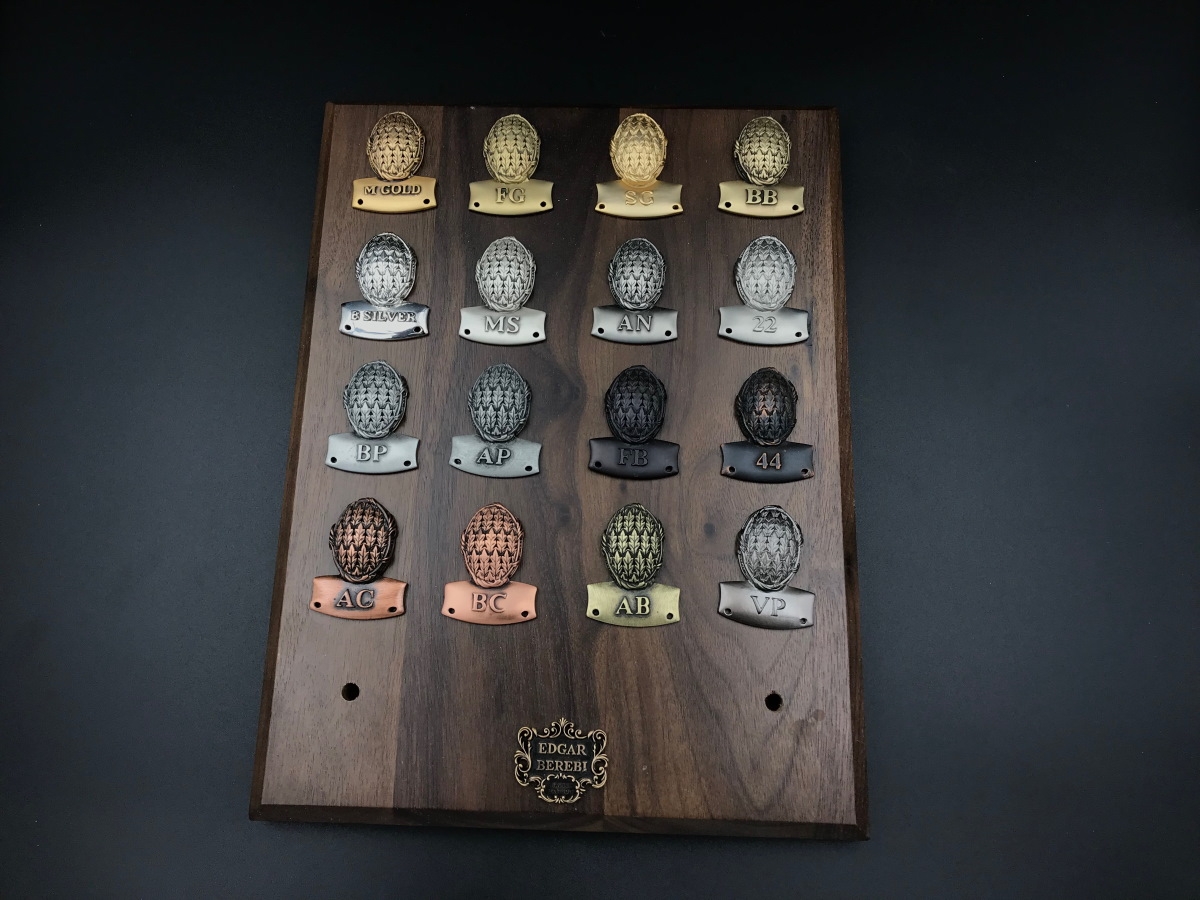 Мебельная ручка-кнопка Edgar Berebi 8244 латунь