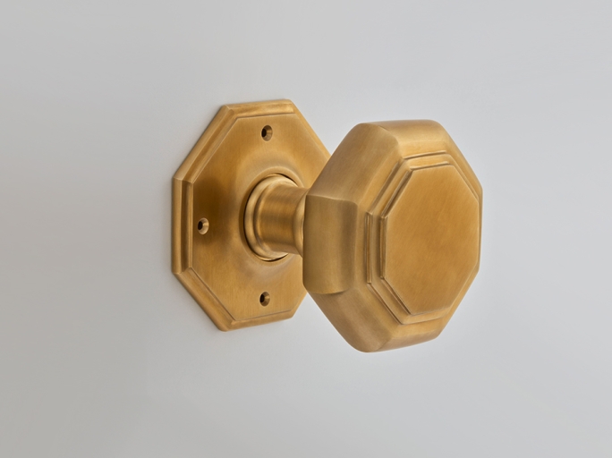 Дверная ручка-кноб на розетке Croft Large Flat 4185M античная латунь