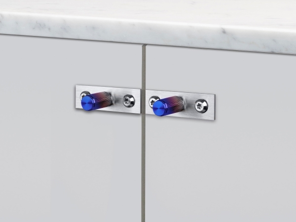 Мебельная ручка кнопка на планке Buster & Punch GFK-36439 каленая сталь