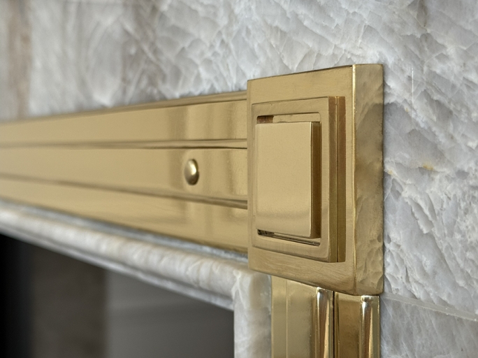 Латунный багет на стену FURNITEK FG-04005 с полировкой