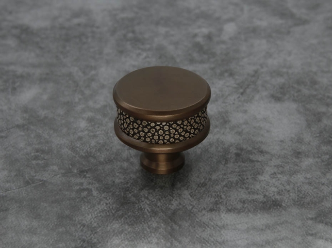 Мебельная ручка кнопка с кожей Oliver Knights CH Shagreen AB-32мм матовая бронза