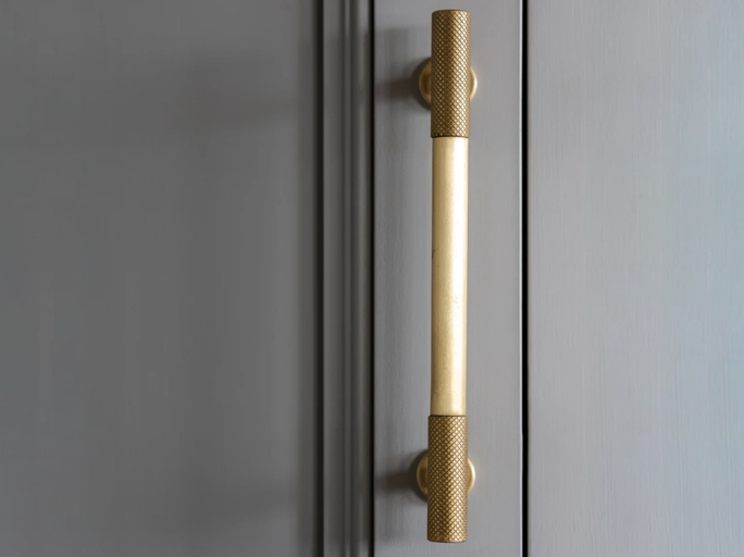 Мебельная ручка-скоба Armac Martin Sparkbrook 210 мм античная латунь