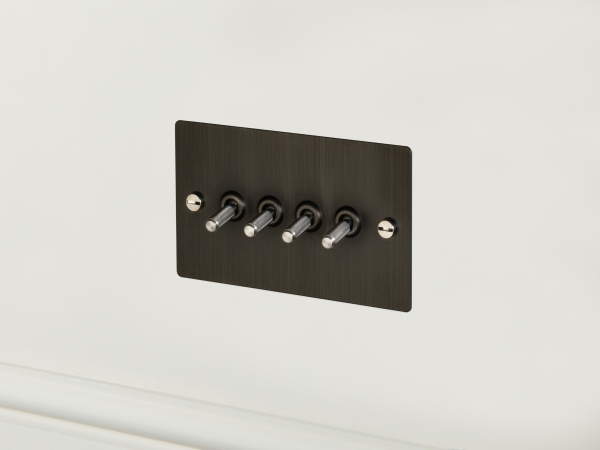 Выключатель тумблерный Buster & Punch четырехклавишный UK-TO-CO-4G-SM-ST бронза матовая