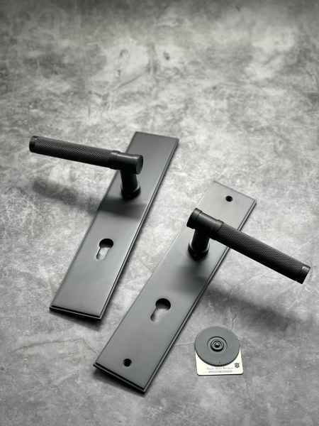 Дверные ручки на планках со стяжками Frank Allart